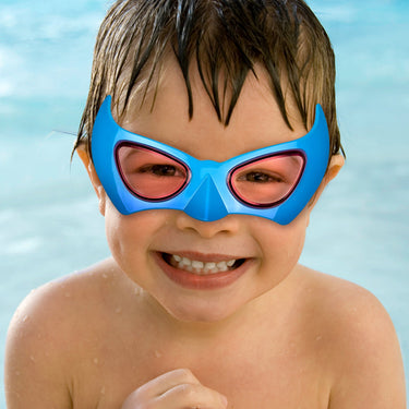 Little boy wearing the blue pair of Splash hero's swim goggles